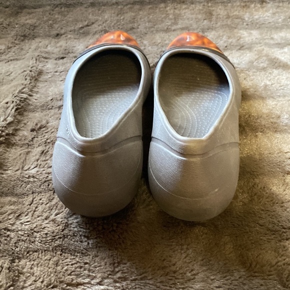 CROCS Sz 10 Tortoise Cap Toe Flats - Picture 4 of 10